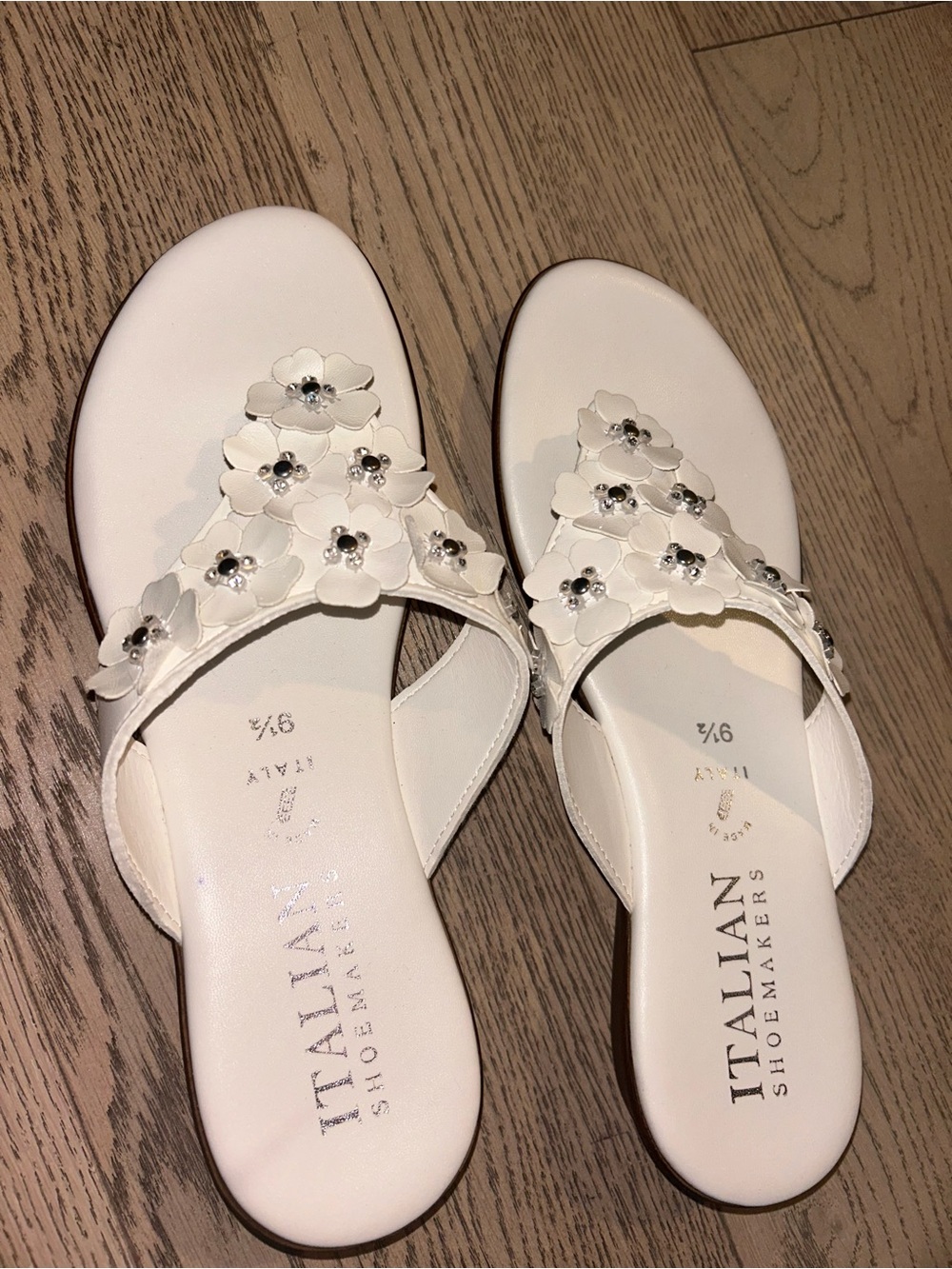 Italian Shoemakers White Floral Appliqué Slide Mules